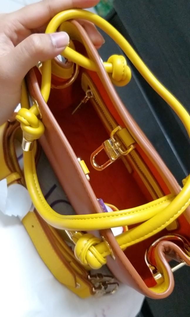 Duck dahlia bag, Women's Fashion, Bags & Wallets on Carousell