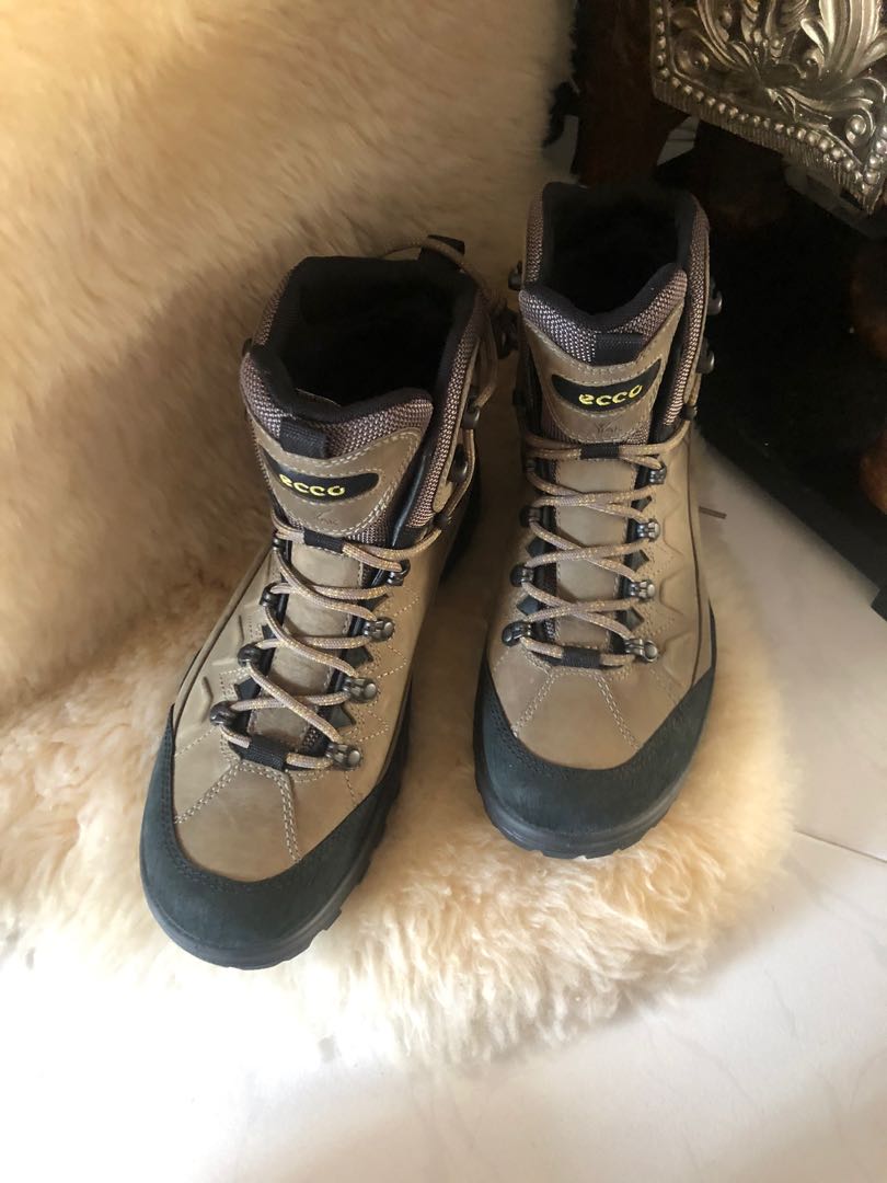 Ecco Hiking Boots, Men's Fashion, Footwear, Boots on Carousell
