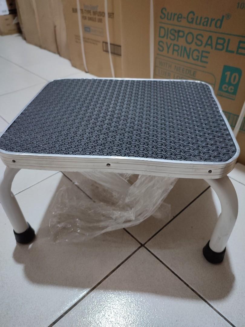Foot Stool (Category: Medical Supplies & Tools) located in Quezon City. Submitted by pjfalogme21 (Listing ID 1122092144, Image 1). Description: Same day delivery within Metro Manila area. Dm for more details..