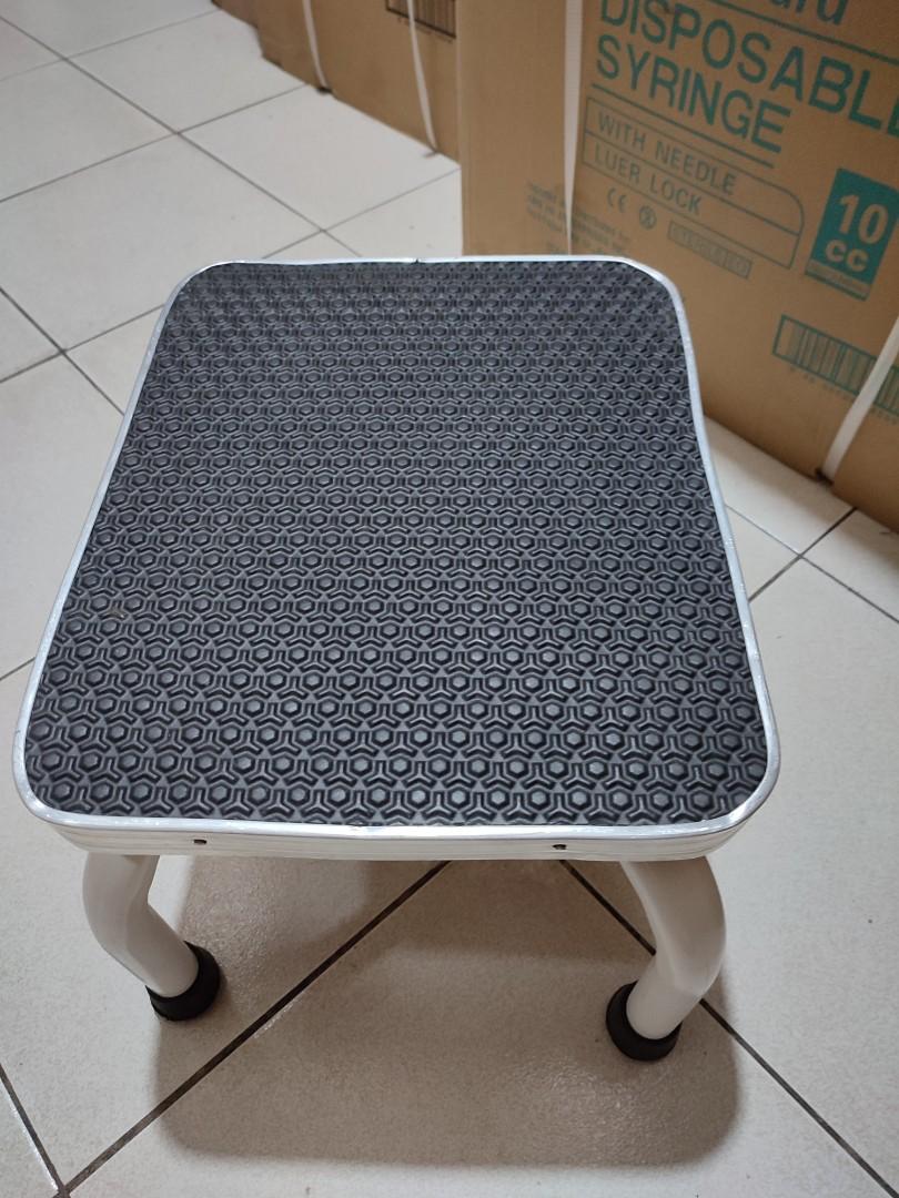 Foot Stool (Category: Medical Supplies & Tools) located in Quezon City. Submitted by pjfalogme21 (Listing ID 1122092144, Image 2). Description: Same day delivery within Metro Manila area. Dm for more details..
