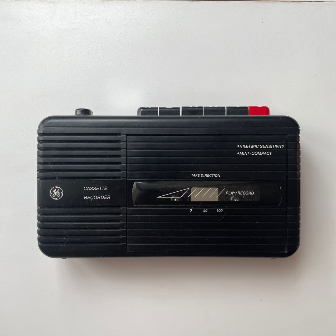 GE Model 3-5301A Walkman Cassette Player and Voice Recorder