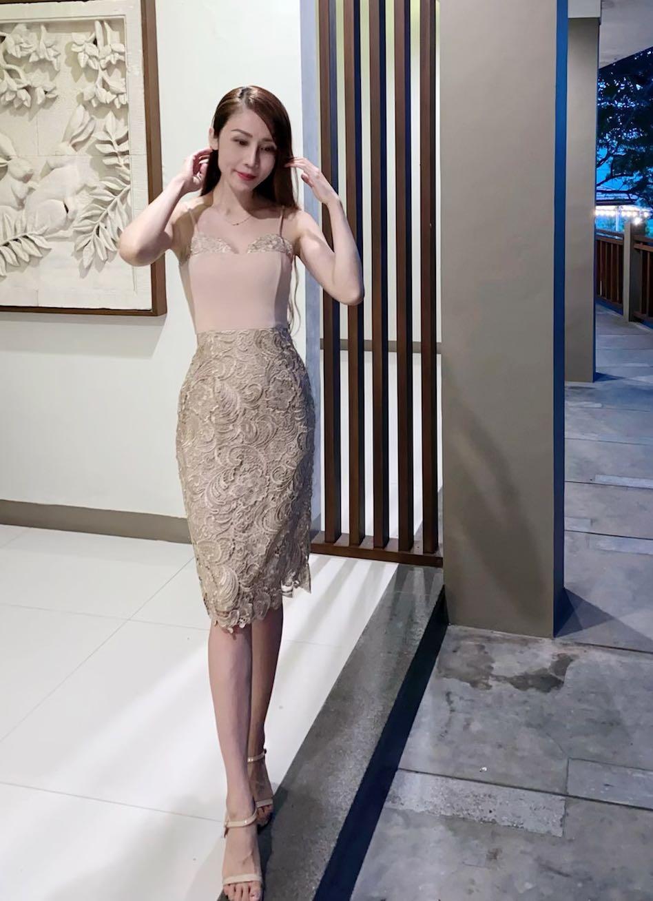 Gold brocade dress, Fesyen Wanita 