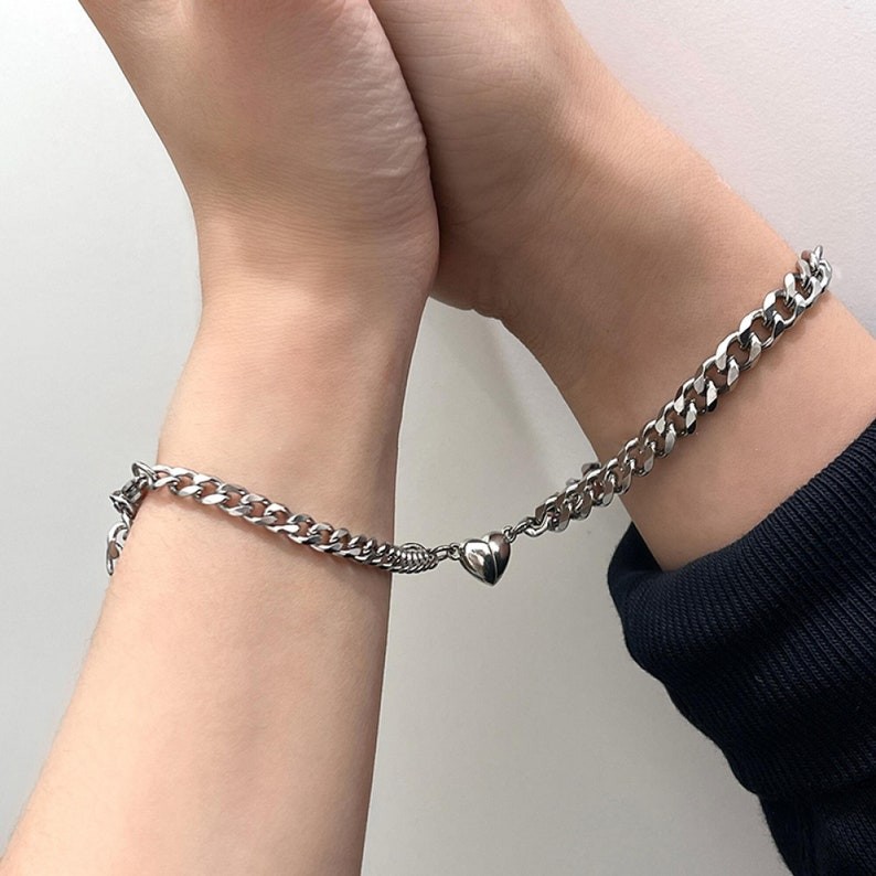 Buy Wholesale China Stainless Steel Fashion Couple Bracelet Japanese And  Korean Simple Box Chain Couple Jewelry Bracelet & Stainless Steel Couple  Twist Bracelets at USD 0.53 | Global Sources