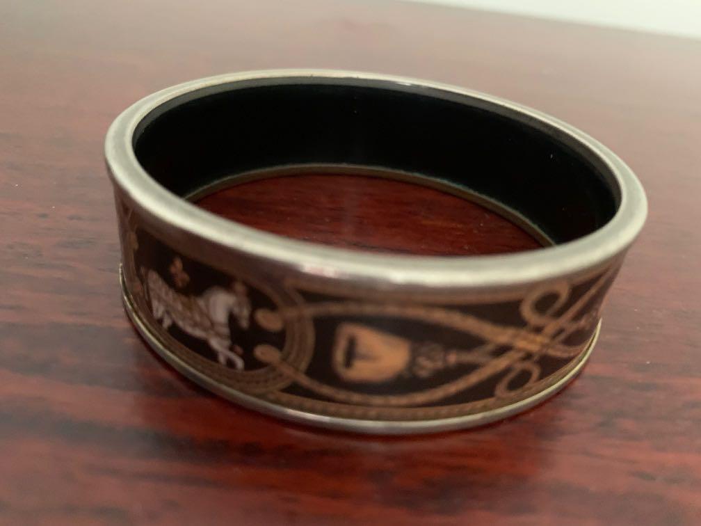 Hermes bangle (Category: Luxury Accessories) located in Makati City. Submitted by travelbag (Listing ID 223036195, Image 3). Description: Authentic Hermes Horse bangle- no box but guaranteed- decluttering accessories .