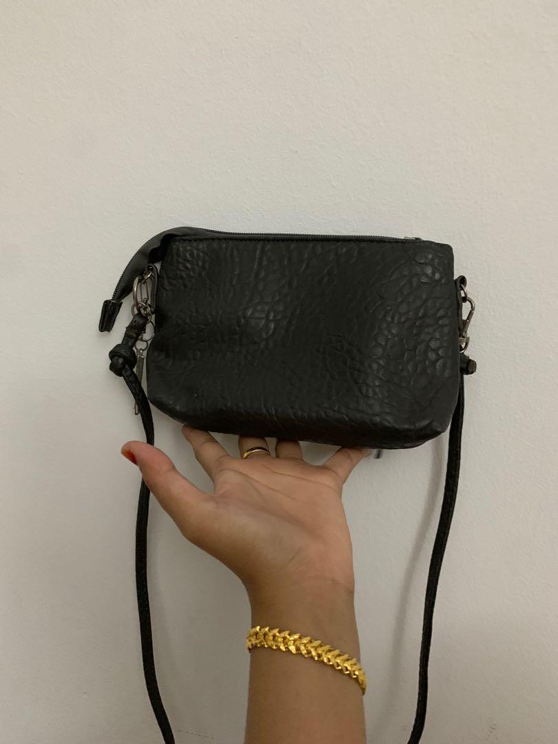 H&m sling hot sale bag black