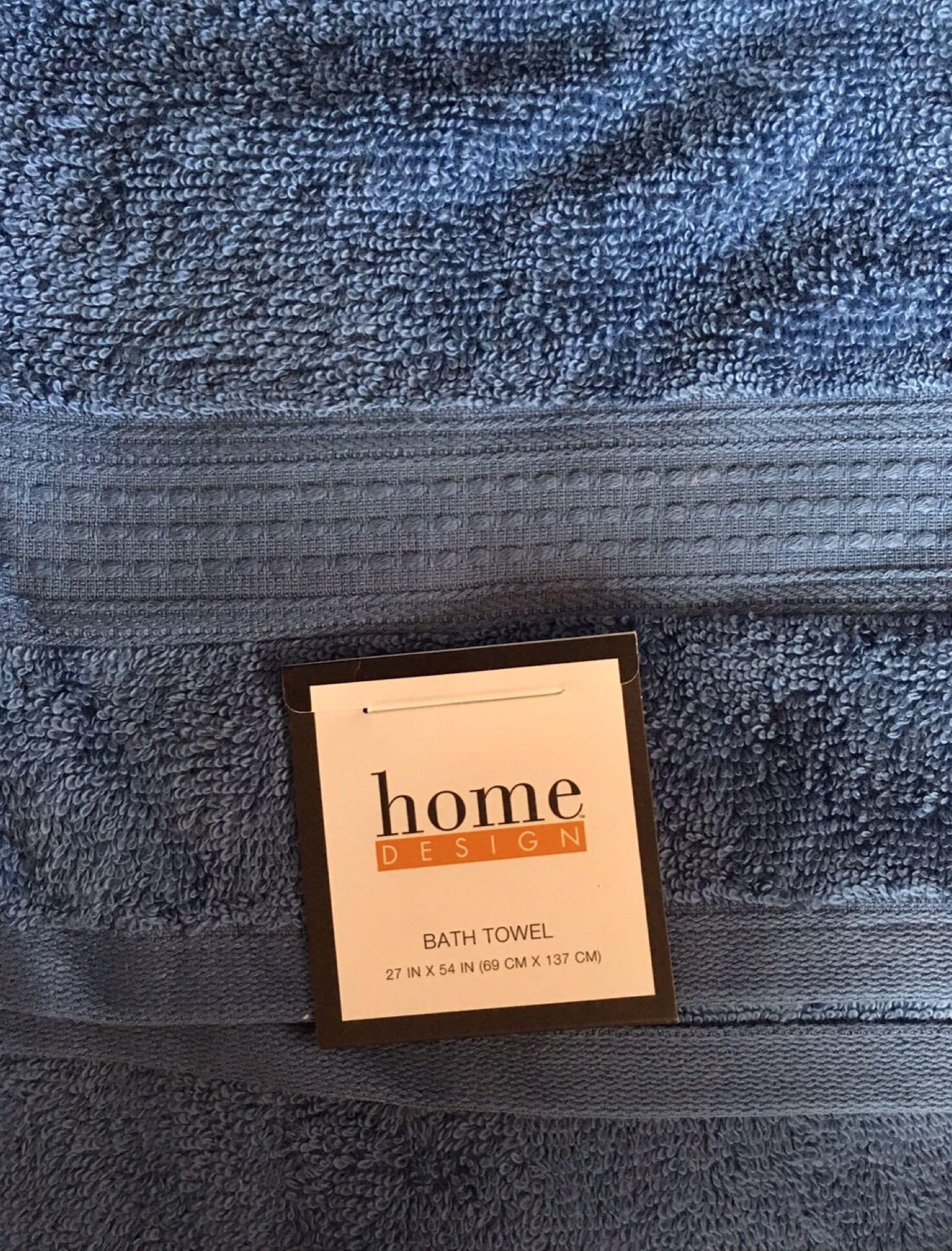 Home Design Bath Towel, 27x54” (Category: Bath) located in Agoncillo. Submitted by alcazarmfatima (Listing ID 1122054548, Image 1). Description: 100% Authentic and Original Message for more photos.