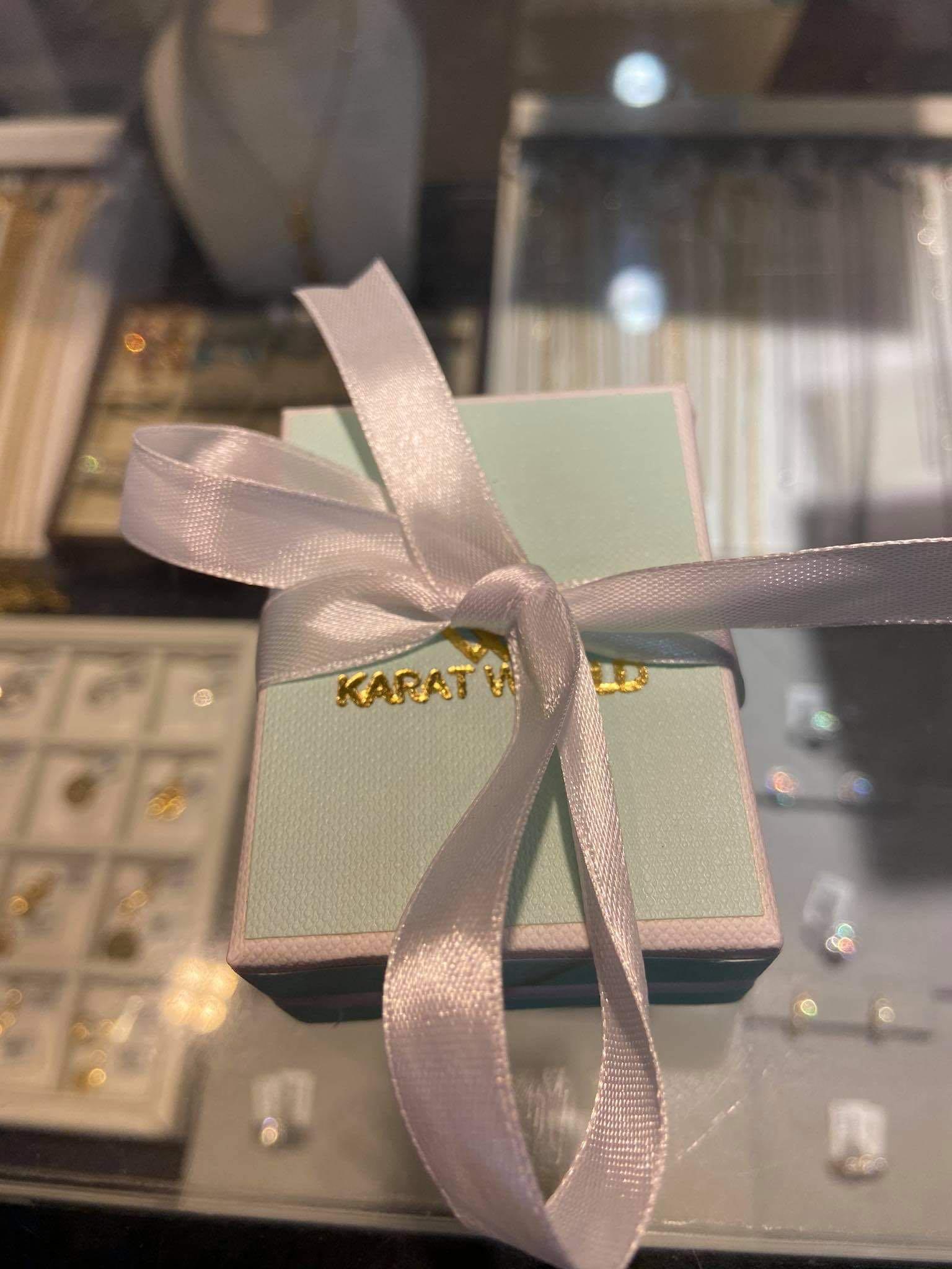 Karat discount world necklace