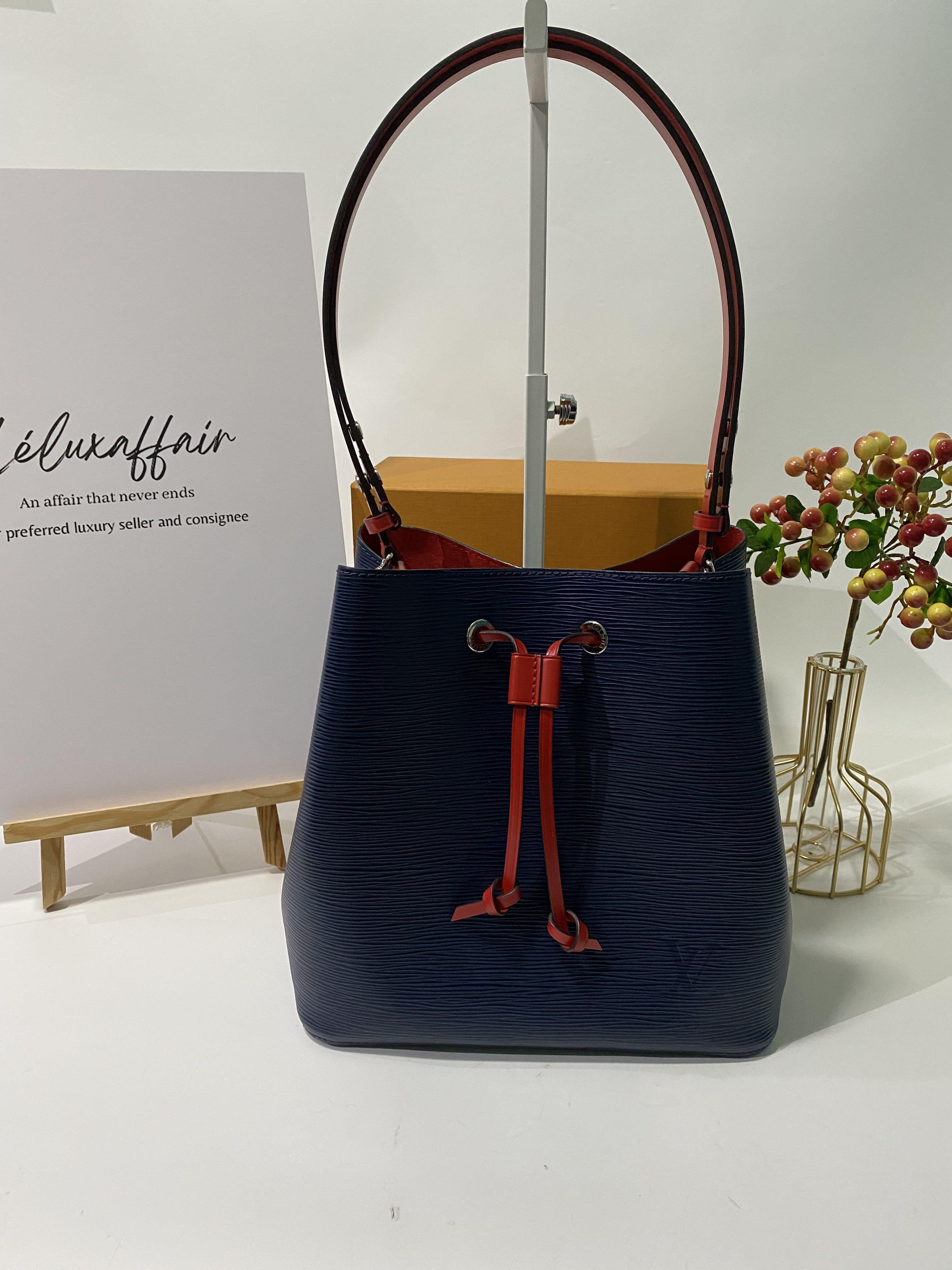 LOUIS VUITTON NeoNoe MM Indigo Epi Leather Drawstring Bucket Bag - SHW