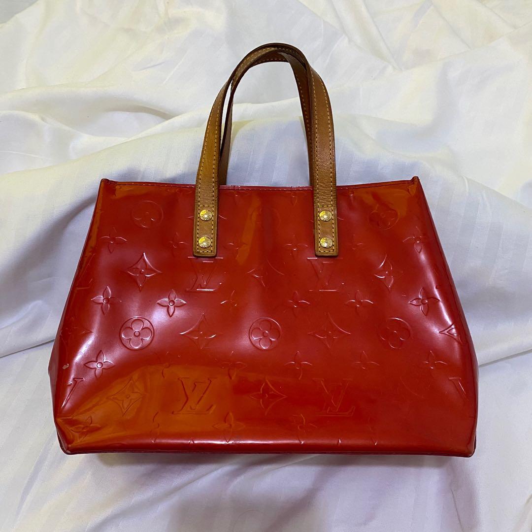 Louis Vuitton Vernis Small Tote Bag (Category: Luxury Bags & Wallets) located in Las Pinas. Submitted by celinedjav (Listing ID 1122010685, Image 1). Description: Louis Vuitton Vernis Small Tote Bag ✅Authentic ✅Preloved ✅Good condition ✅BB size ✅Rare RANK AB.