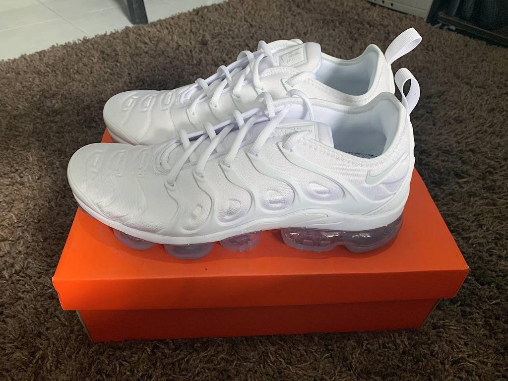 nike vapormax plus triple white