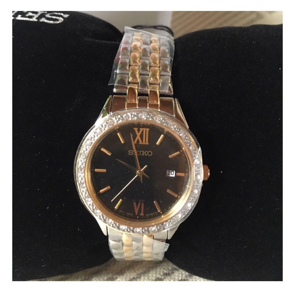 Seiko Water-Resistant Two-Tone Watch (Category: Luxury Watches) located in Agoncillo. Submitted by alcazarmfatima (Listing ID 1122030274, Image 1). Description: 100% Authentic and Original Message for more photos.