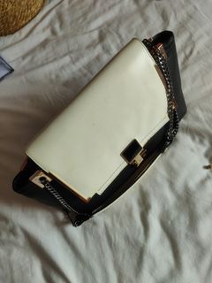 (Category: ) located in . Submitted by clairlunet (Listing ID 1122026816, Image 1). Description: .