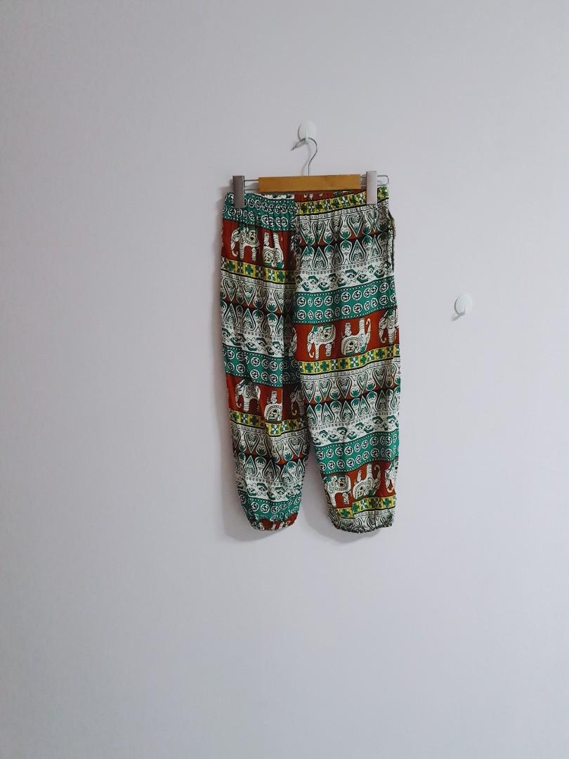 Thailand 3/4 print green shorts jeggings, Women's Fashion, Bottoms, Shorts  on Carousell