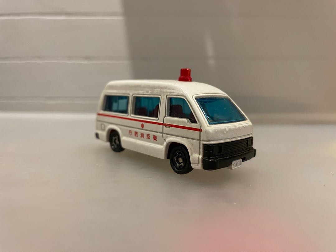 Tomica toyota ambulance 2025