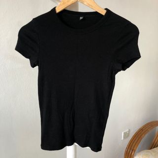 (Category: ) located in . Submitted by poshmarkpreloved (Listing ID 1122081590, Image 1). Description: .