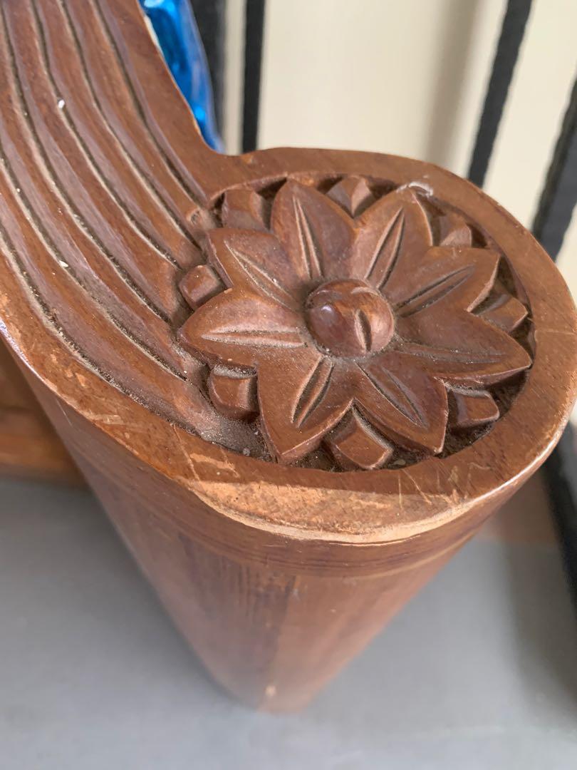 Vantage solid wood stool (Category: Chairs) located in Singapore. Submitted by alibrother (Listing ID 1122037340, Image 3). Description: W150 x h55 x w55 cm .