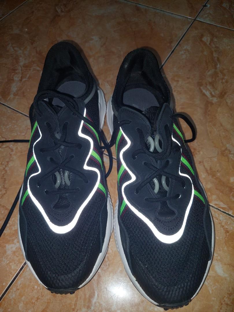 Adidas ozweego size 44, Fesyen Pria, Sepatu , Sneakers di Carousell