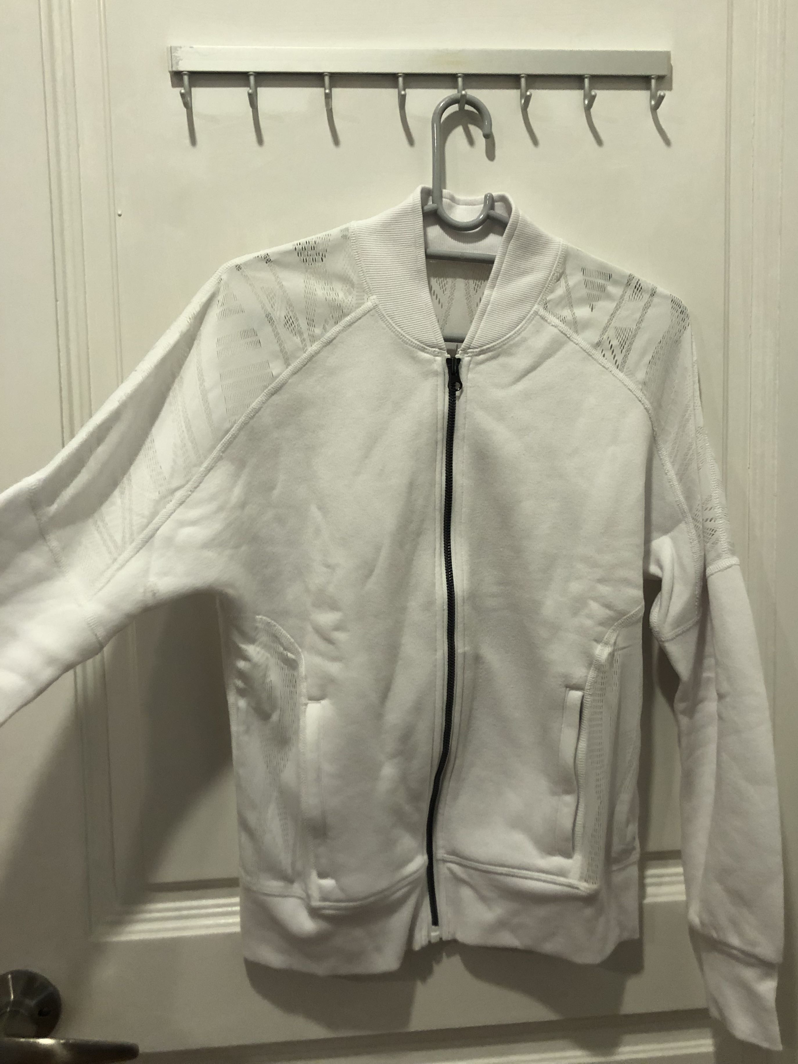 alo jacket, Women's Fashion, Activewear on Carousell