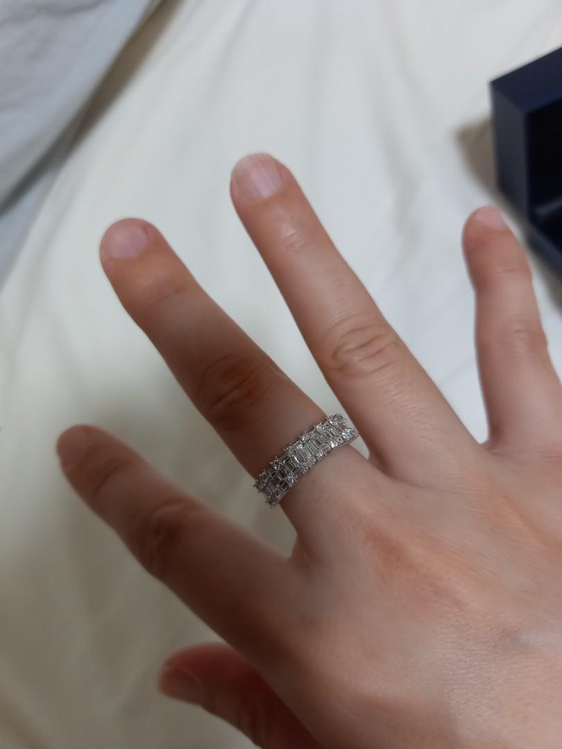 White gold ring with baguette diamonds top