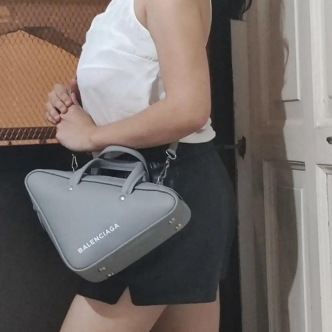 Triangle balenciaga outlet