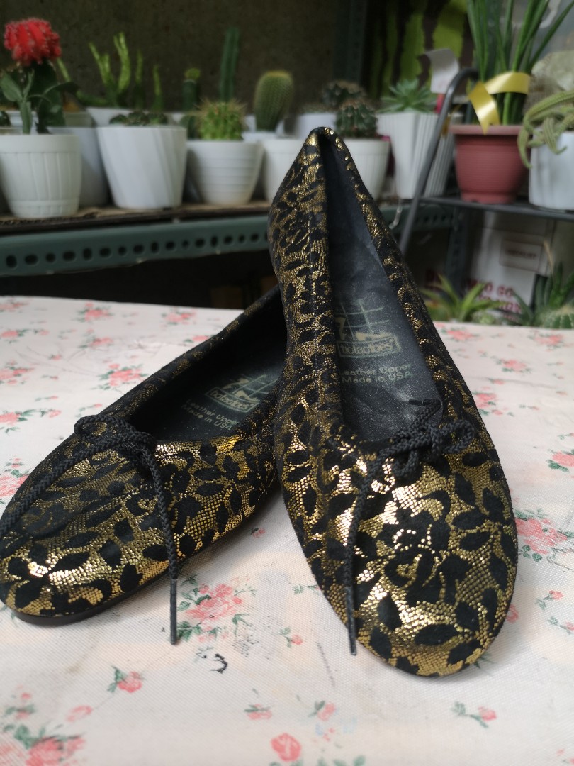 Black/Gold Flats, Women's Fashion, Footwear, Flats & Sandals on Carousell