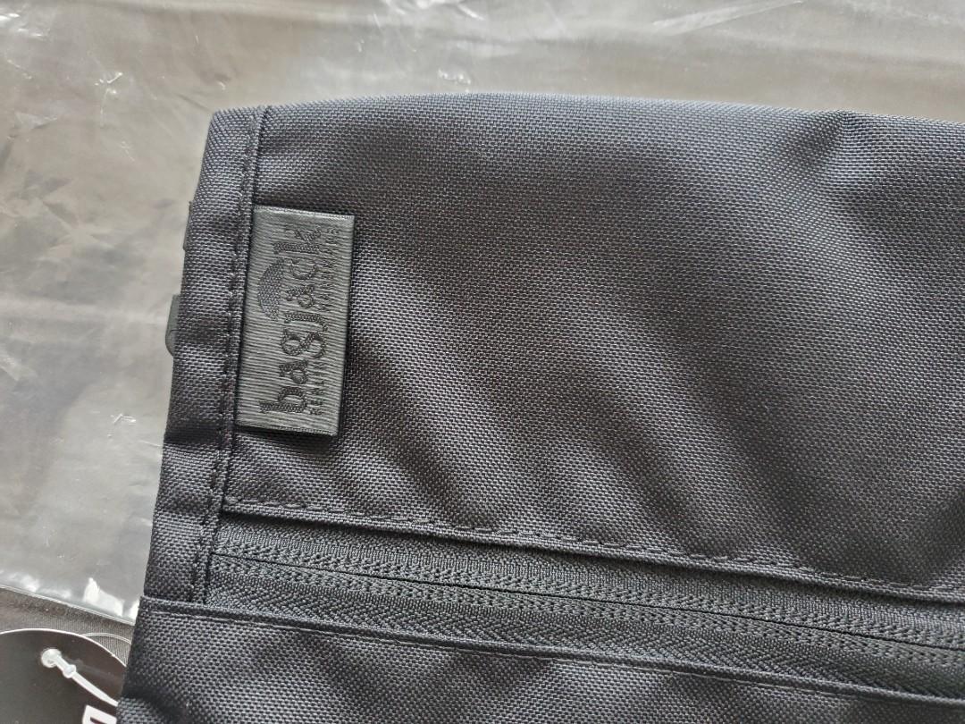 Brand New Bagjack TCL square pouch black, 男裝, 袋, 腰袋、手提袋 