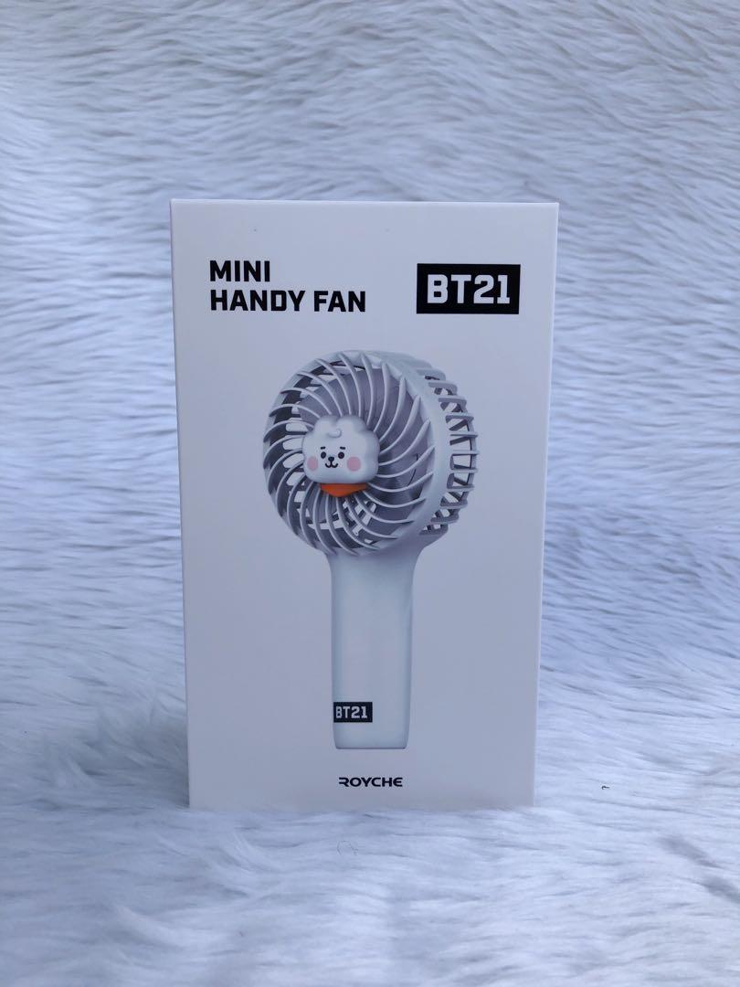 BT21 MINI HANDY FAN (Category: Fans) located in Mendez-Nunez. Submitted by pinkleboxph (Listing ID 1122177033, Image 2). Description: ROYCHE BT21 Authentic - Official Merchandise Mini Handy Fan 3 Wind Speed Powerful Wind Portable incl: Fan Lanyard USB Charger Manual SHOPEE LINK: shp.ee/nrtbbsj.