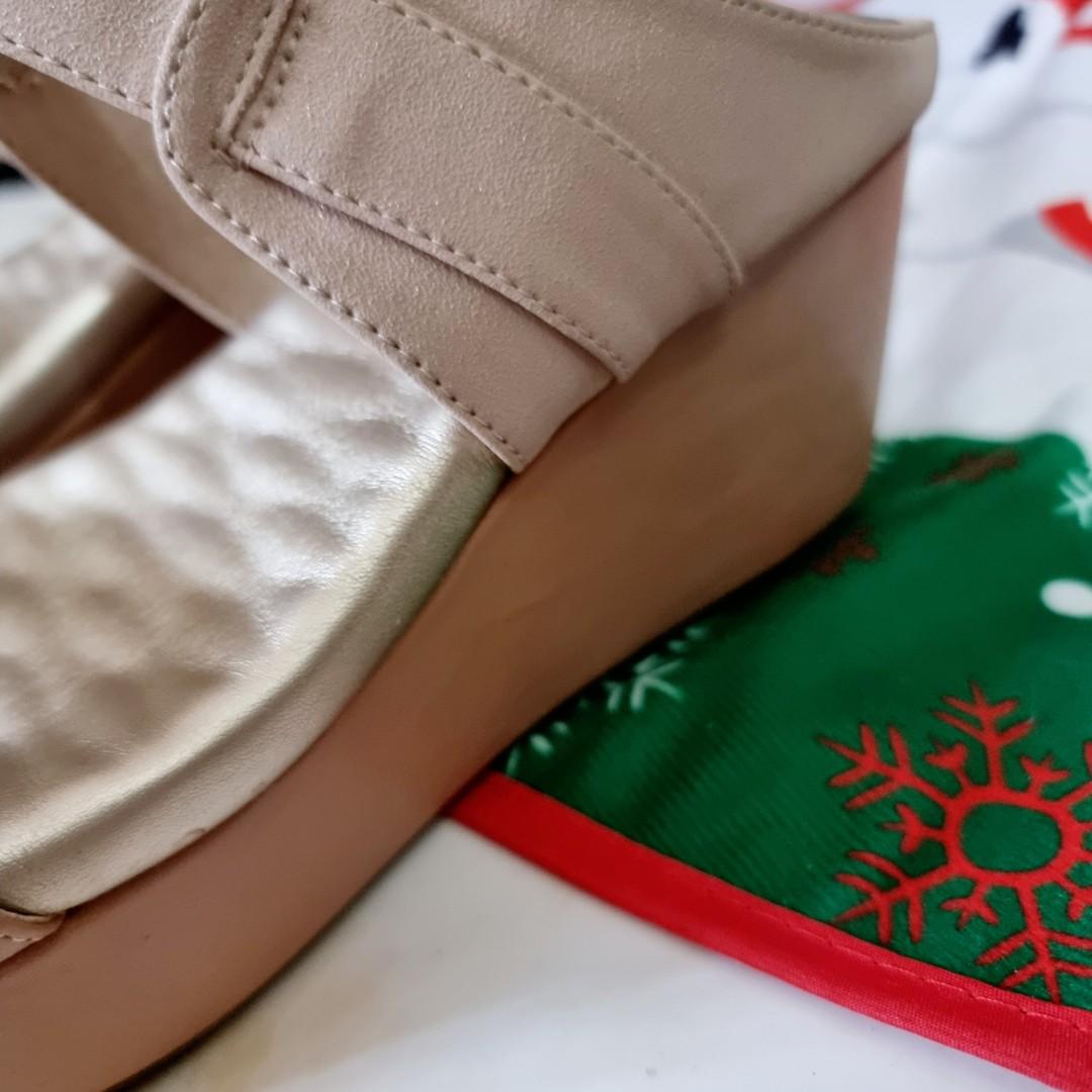 all white jordan flip flops