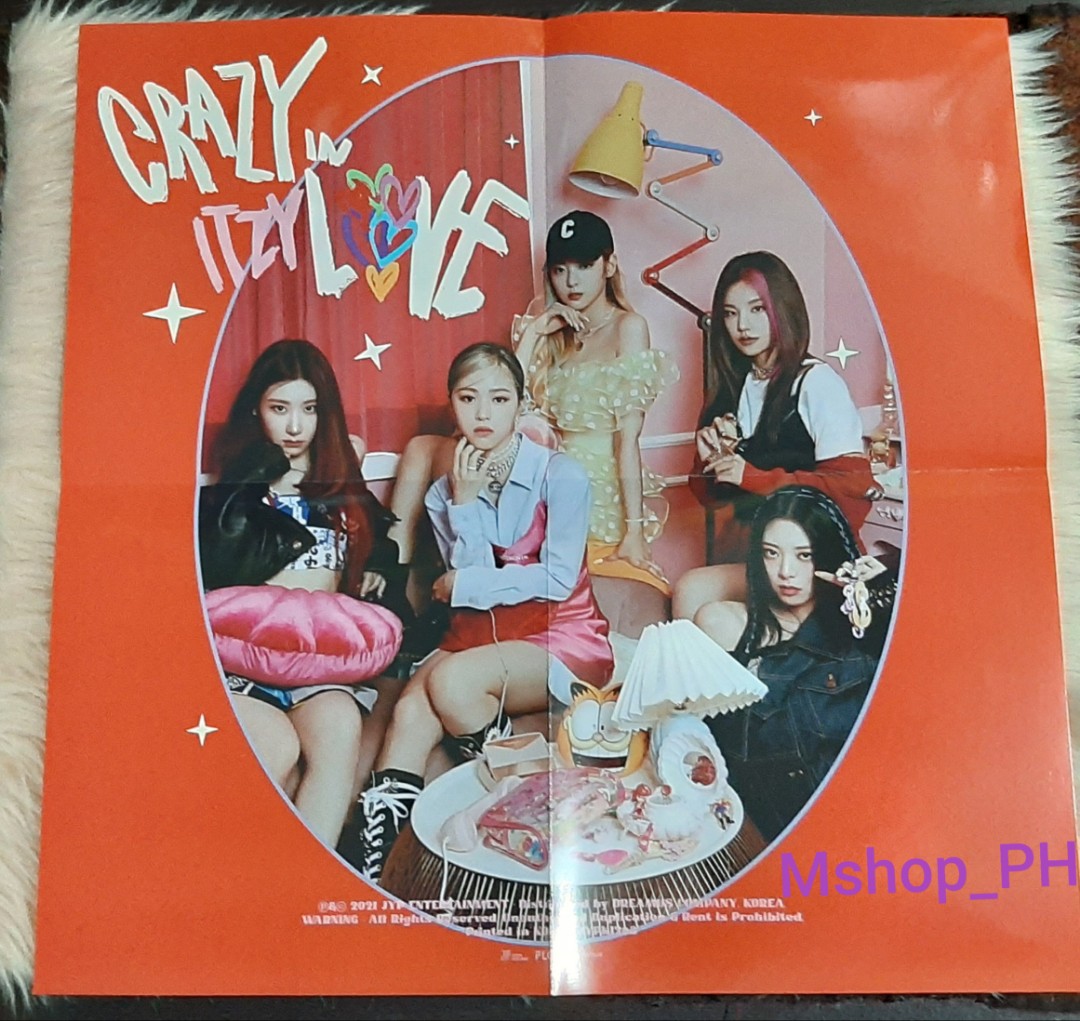 Itzy Crazy In Love inclusions, Hobbies & Toys, Memorabilia