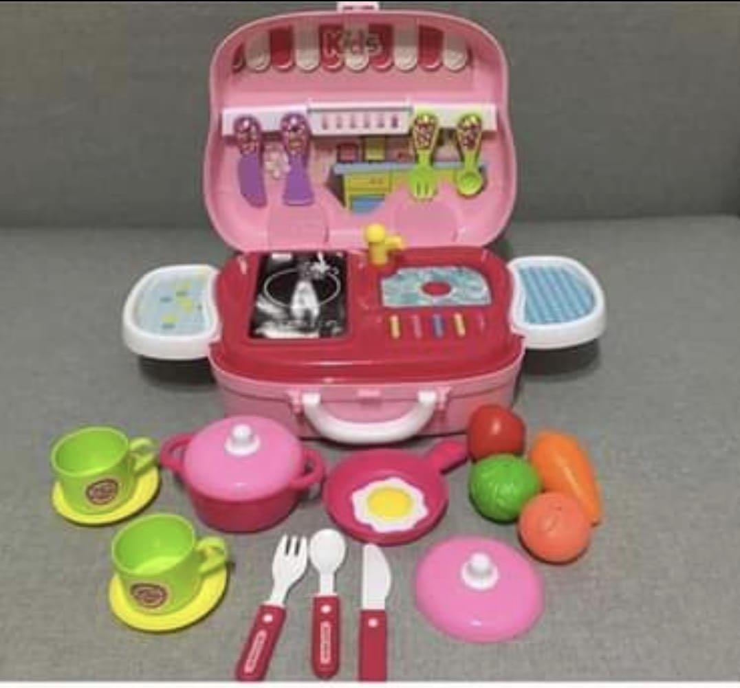Kitchen set (Category: Baby Monitors) located in Singapore. Submitted by jln123 (Listing ID 1122278465, Image 2). Description: .
