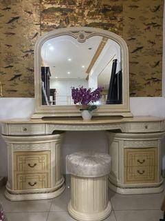 Meja Rias Versace