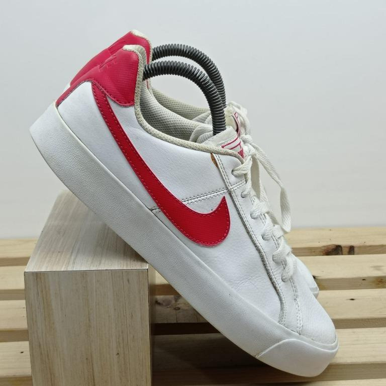 Nike court royale white red deals