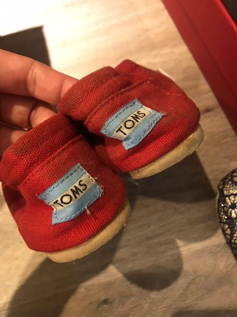 toms w8 size