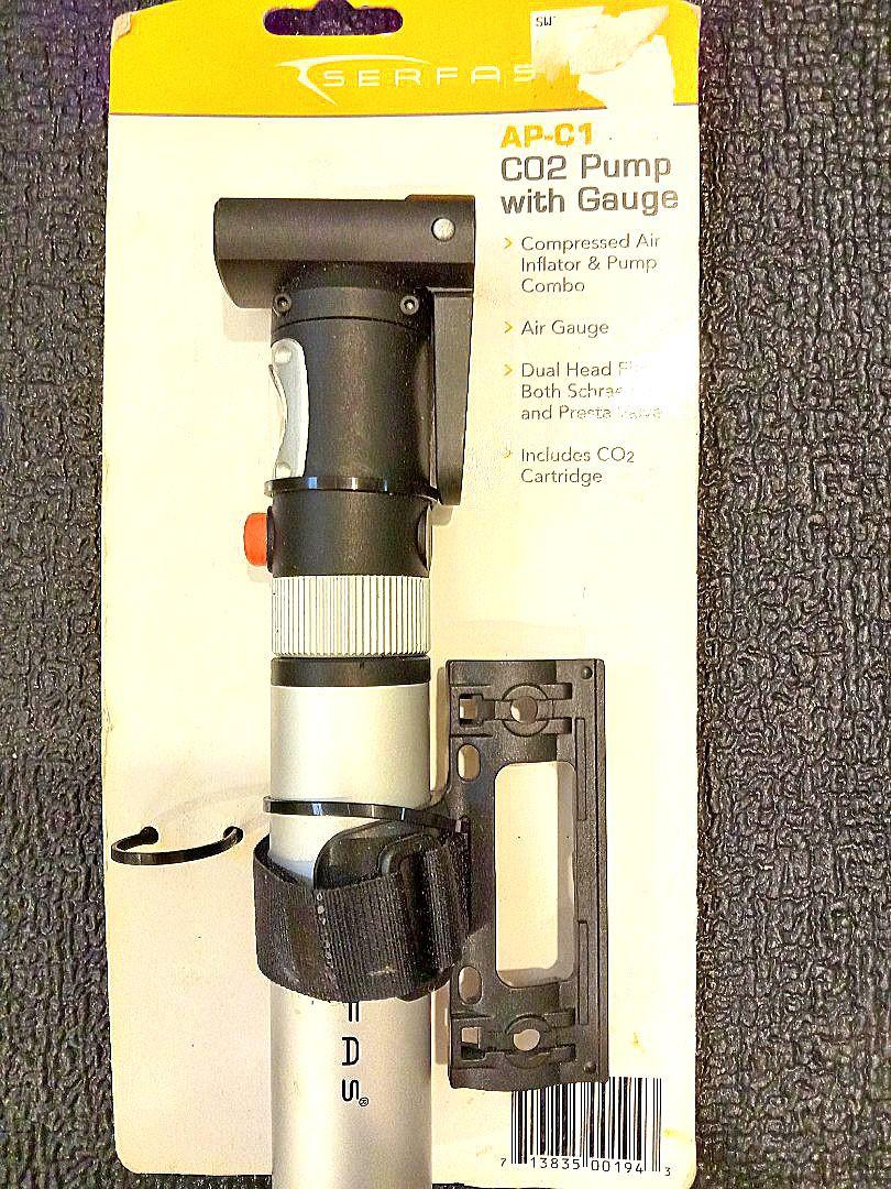 SERFAS AP C1 PUMP WITH GAUGE, Sports Equipment, Bicycles & Parts, Parts
