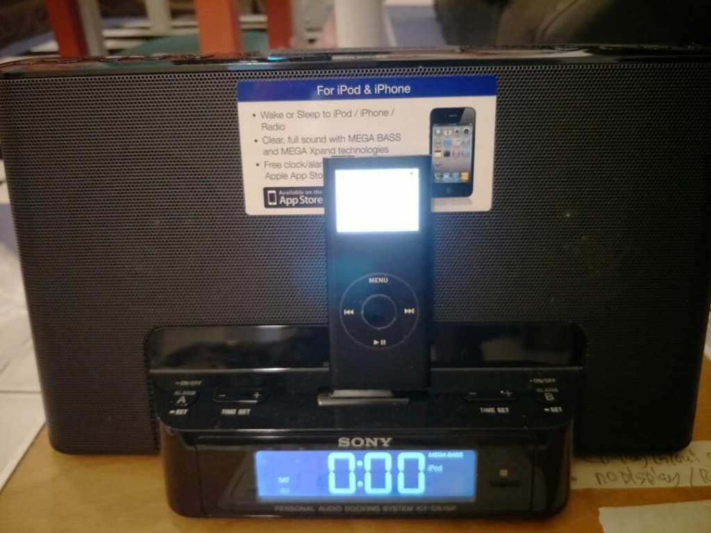 Sony Personal audio docking system ICFDS15iP, Radio, Ipod, Hobbies & Toys, Music & Media
