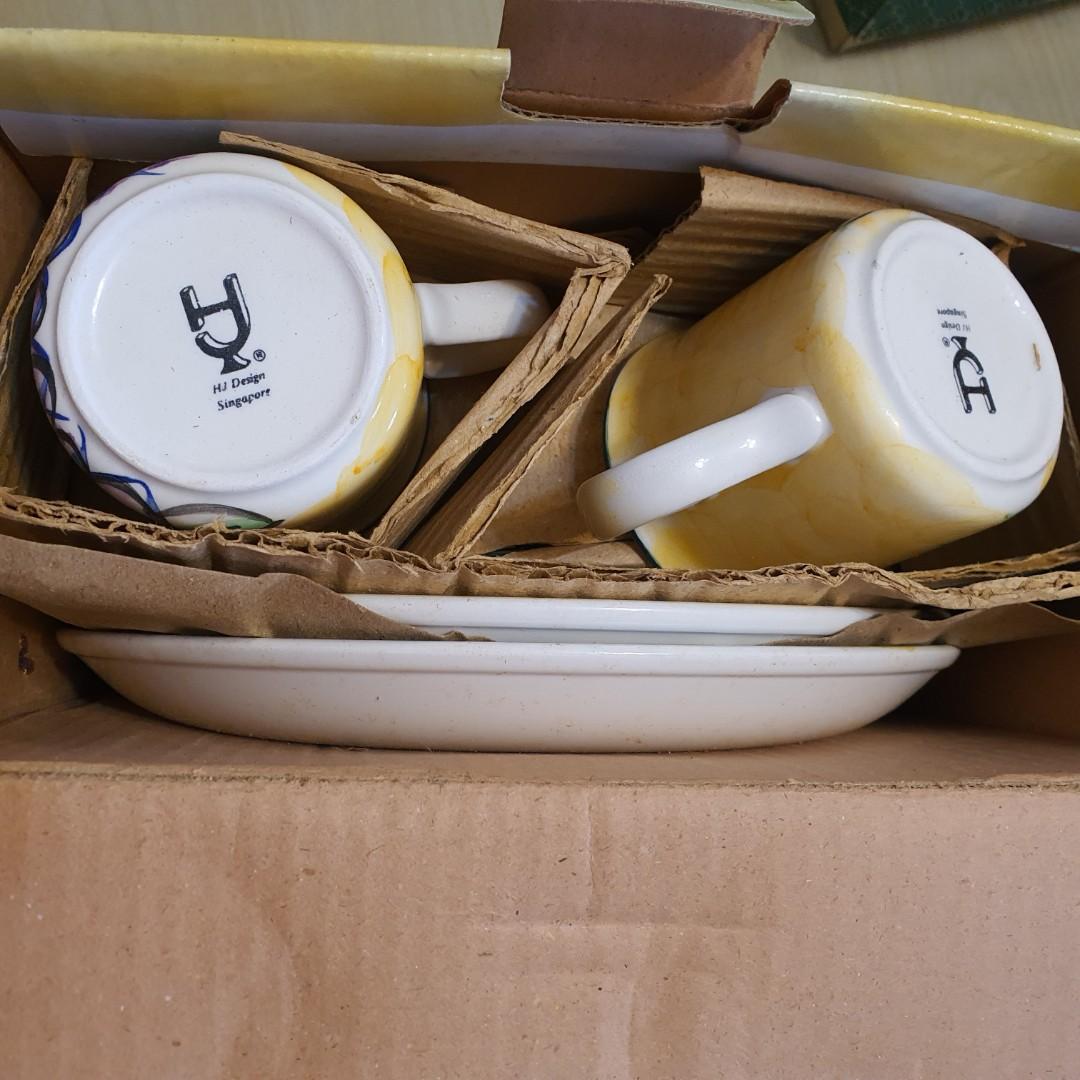 Tableware for 2 (Category: Dinnerware & Cutlery) located in Singapore. Submitted by rarestone_5cc56b (Listing ID 1122226433, Image 2). Description: clearing house. got this as a gift. box is a little old. have not taken out the contents..