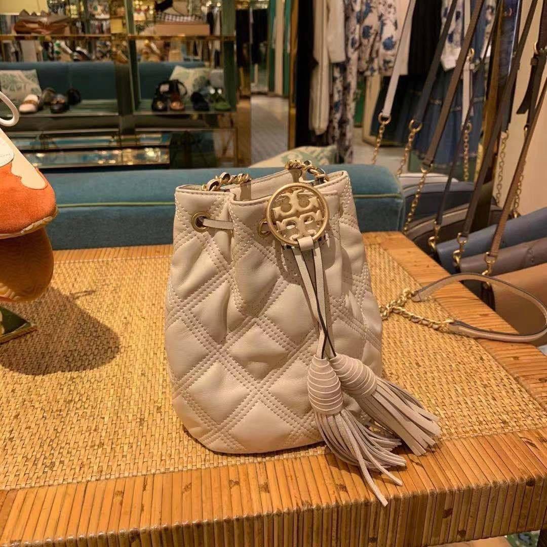 Tory burch chelsea quilted drawstring bag sale