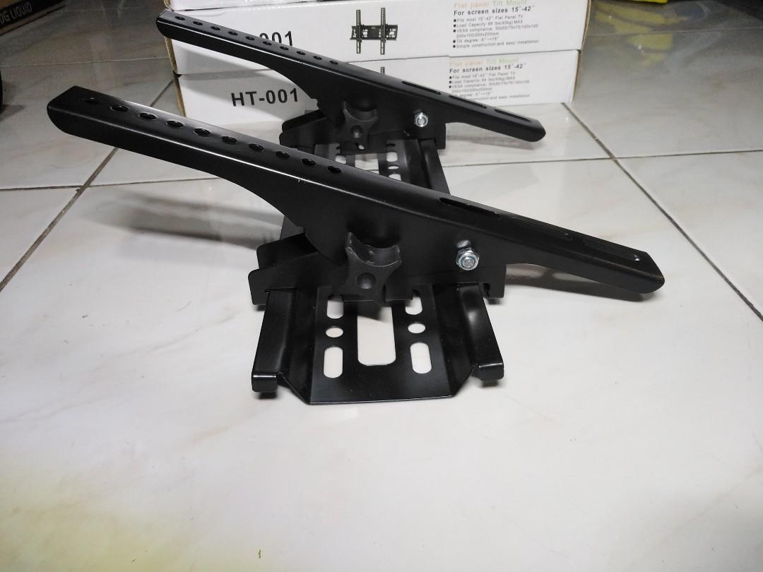 TV bracket tilt smart tv wall mount bracket (Category: TV Parts & Accessories) located in Quezon City. Submitted by smithwarren46 (Listing ID 1122242473, Image 3). Description: #tvbracket #tilttvwallbracket P250 Brandnew Tilt TV wall mount bracket Suitable for 15" to 42" led tv max load 40kg. Tilt 15° Easy to install. Pick up lagro Q.c or via delivery service rider po.More item for sale.. like or follow my page #BSAonlinestore https://www.faceboo