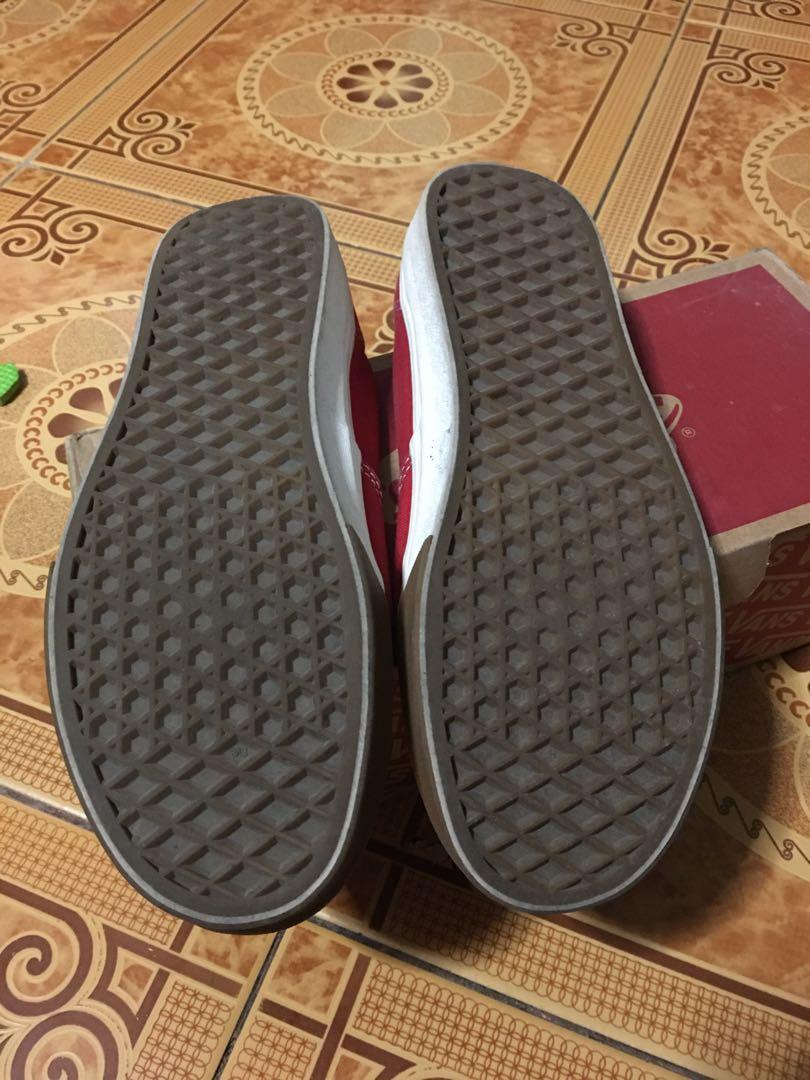 Unisex Vans with Gum Bumper (Category: Sneakers) located in San Pedro. Submitted by bellevalcorner (Listing ID 1122205084, Image 2). Description: Slightly used. Good condition #RemorseFest.