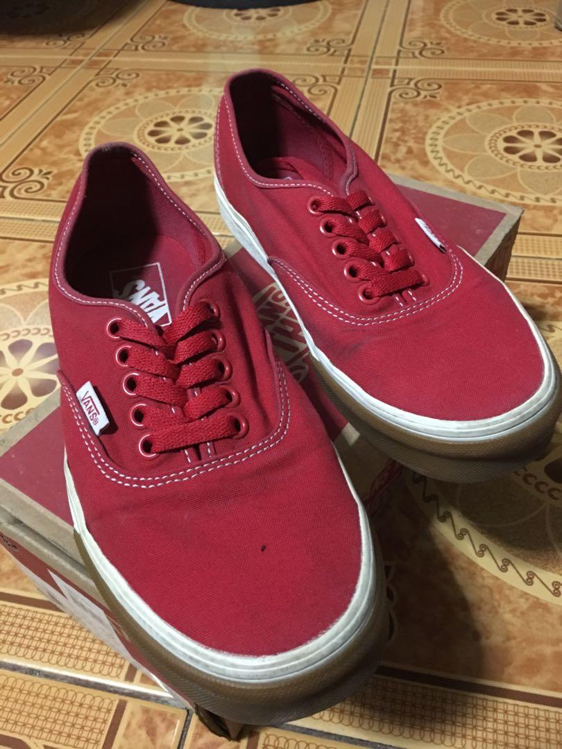 Unisex Vans with Gum Bumper (Category: Sneakers) located in San Pedro. Submitted by bellevalcorner (Listing ID 1122205084, Image 1). Description: Slightly used. Good condition #RemorseFest.