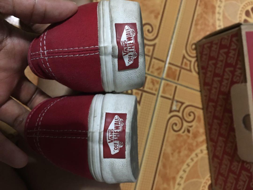 Unisex Vans with Gum Bumper (Category: Sneakers) located in San Pedro. Submitted by bellevalcorner (Listing ID 1122205084, Image 3). Description: Slightly used. Good condition #RemorseFest.