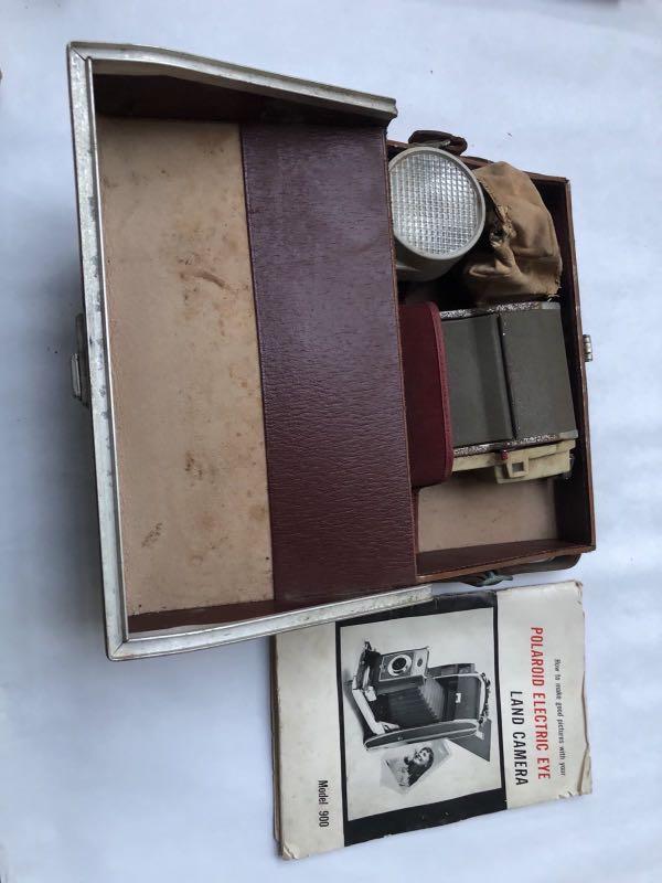 Vintage Camera (Category: Cameras) located in Del Monte. Submitted by popcornreport (Listing ID 1122262025, Image 2). Description: Vintage Polaroid Model 900 Electric Eye Land Camera Original Case + Accessories.