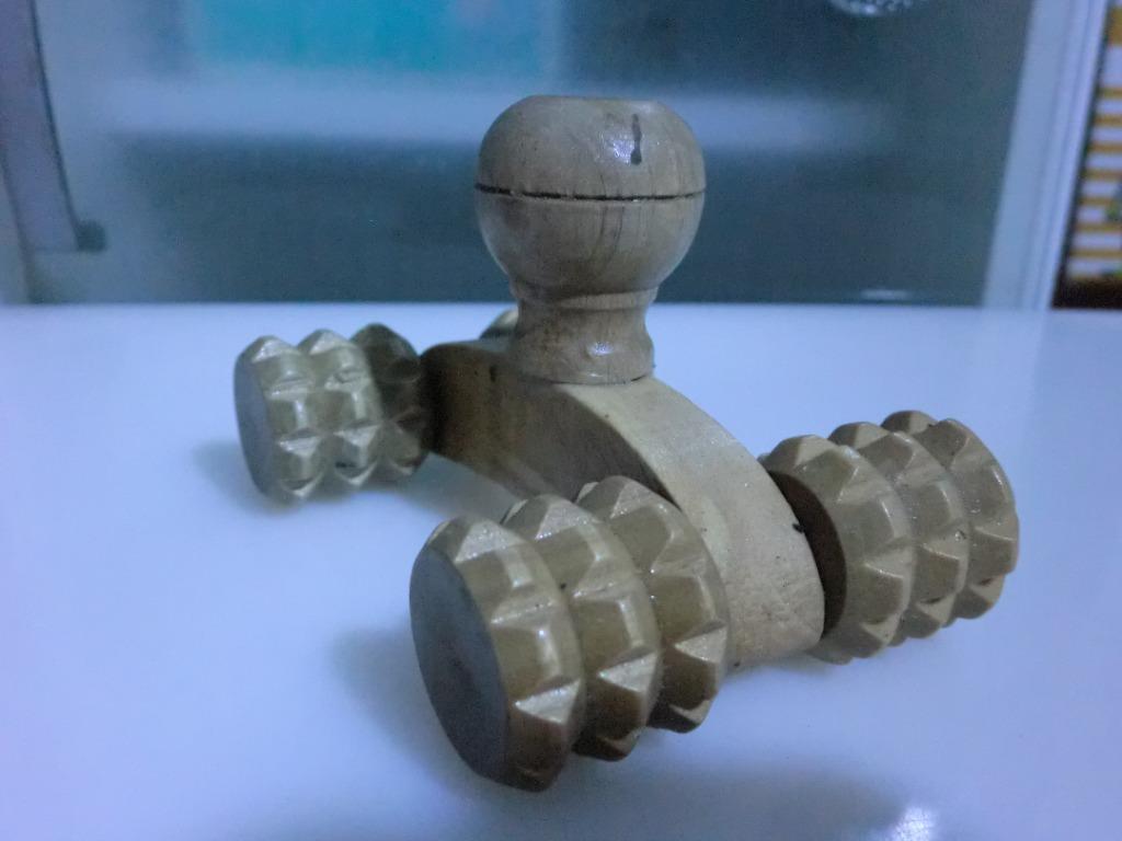 Wooden Massage Roller (Category: Massage Devices) located in Carmona. Submitted by rpute (Listing ID 1122343489, Image 1). Description: .