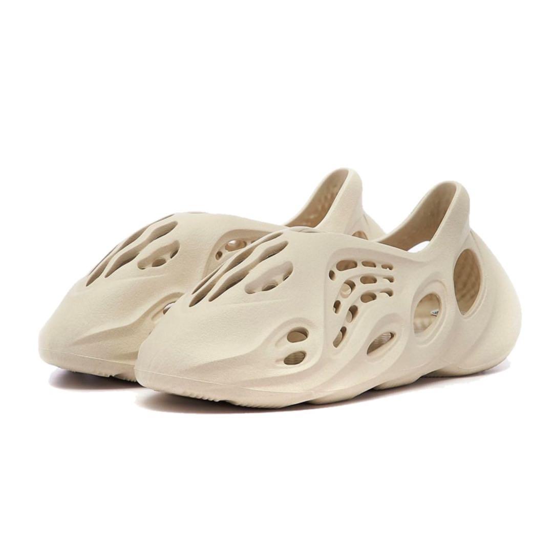 Yeezy Foam Runner Sand OG, Men's Fashion, Footwear, Sneakers on Carousell