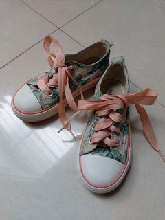 Zippy sneakers converse like