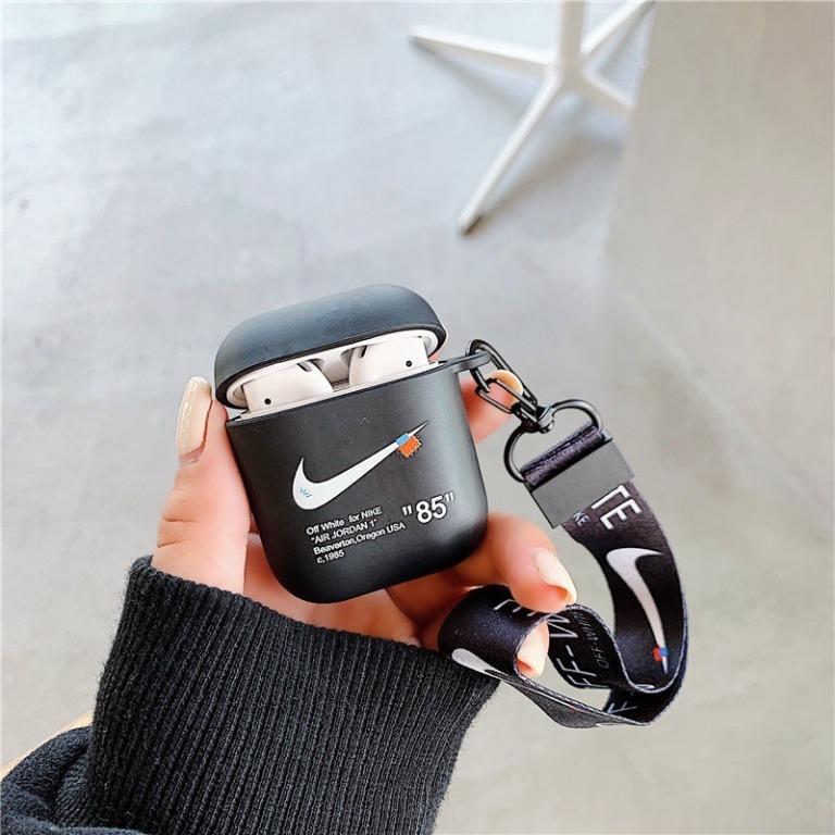 Black off white on sale airpod case