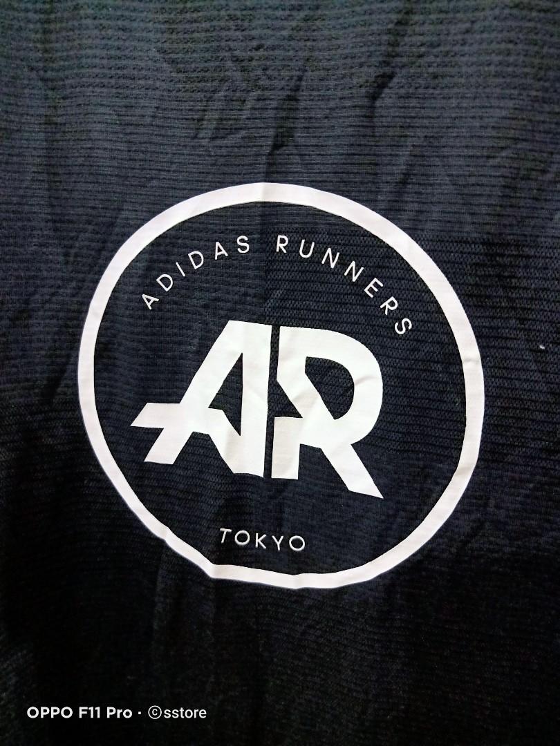 Adidas store runners logo