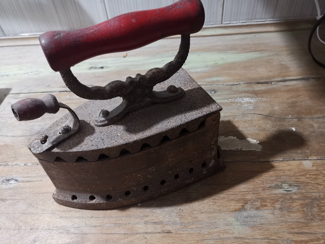Antique coal flat iron plantsa, Hobbies & Toys, Memorabilia