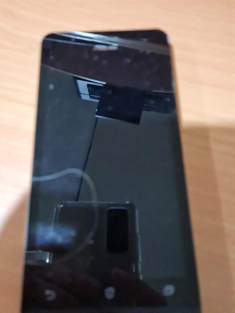 Broken asus phone (Category: Asus) located in San Juan City. Submitted by declutter1990 (Listing ID 1122409592, Image 1). Description: doesnt turn on maybe battery related.
