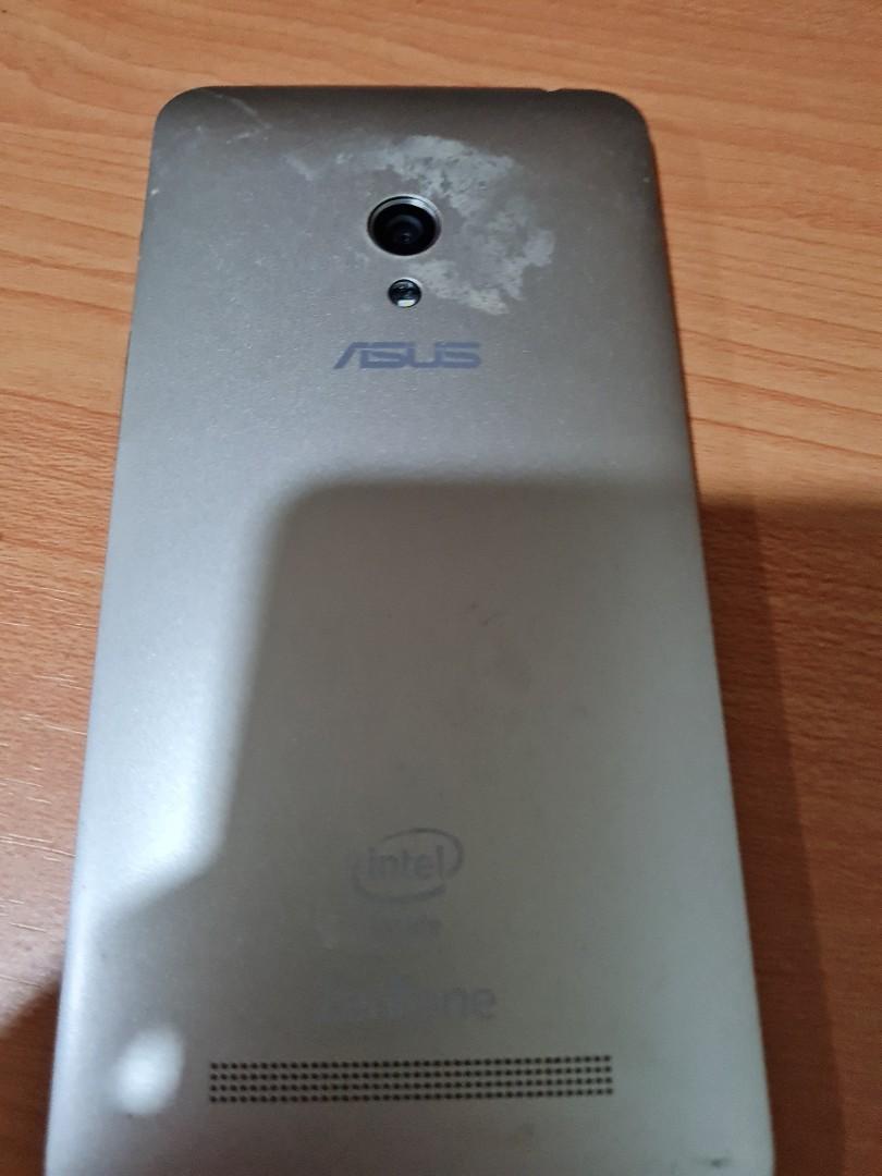 Broken asus phone (Category: Asus) located in San Juan City. Submitted by declutter1990 (Listing ID 1122409592, Image 2). Description: doesnt turn on maybe battery related.